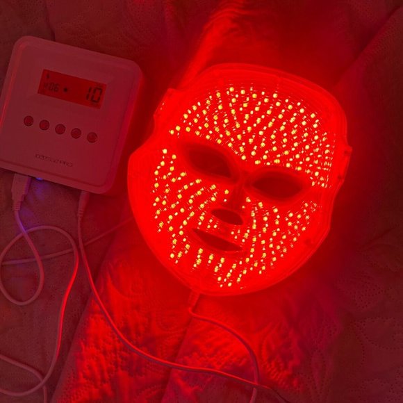 DEESSE PRO LED PHOTOTHERAPY MASK like new! Professional at home mask, celeb fave - Picture 3 of 8